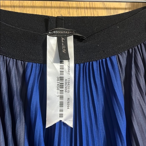 BCBGMaxazria Two Tone Blue Pleated Skirt - Picture 2 of 4